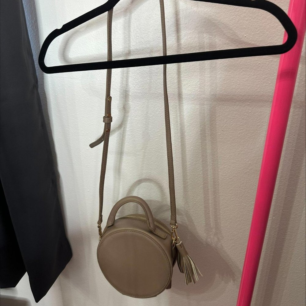 LULUS FAUX LEATHER ROUND CROSSBODY‎ BAG